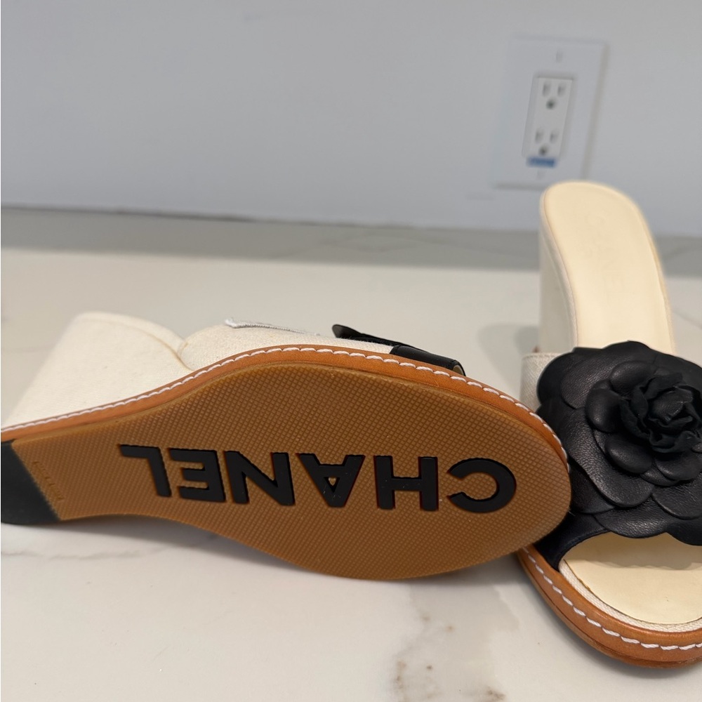 CHANEL Black Floral Women's Slides - Picture 6 of 15